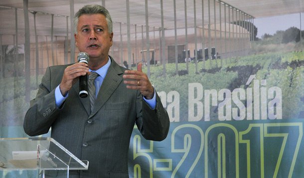 O plano anunciado pelo governador do Distrito Federal, Rodrigo Rollemberg, receberá R$ 352,5 milhões; do total, R$ 267,7 milhões são de crédito, para financiamento das atividades rurais. Outros R$ 84,8 milhões vão para políticas de apoio e fomento;  “Nós temos a agricultura mais eficiente do País: para cada R$ 1 investido, são R$ 9 de volta”, afirmou; de acordo com o secretário da Agricultura, José Guilherme Leal, são 25 linhas de crédito e 25 medidas de apoio ao setor agropecuário