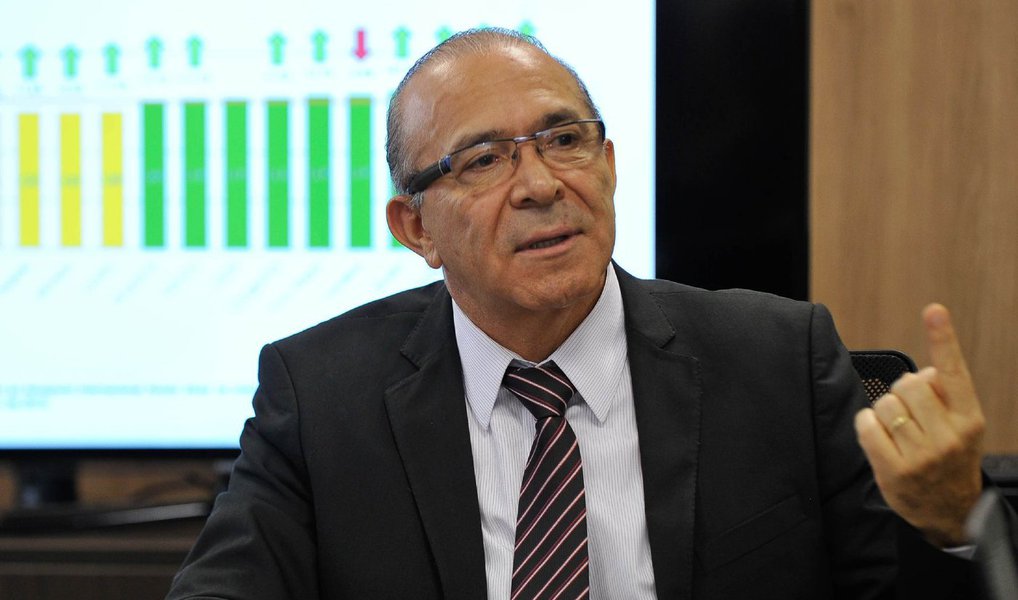 Ministro da Casa Civil, Eliseu Padilha, afirmou nesta quinta-feira 14 que antes de estudar essa possibilidade, o governo do presidente interino Michel Temer fará um "pente fino" em suas despesas, inclusive nos programas sociais
