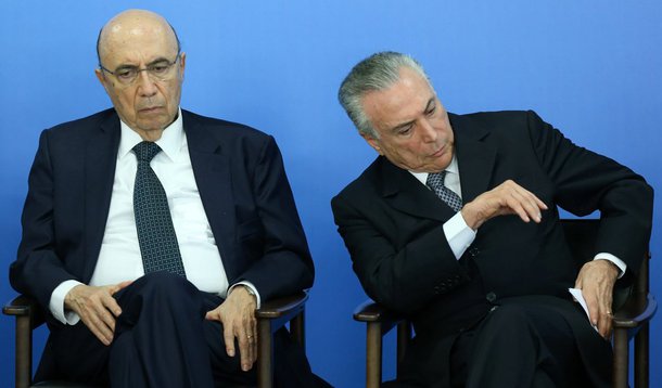 Professora da FEA-USP questiona a regra Temer-Meirelles: “os magistrados conseguem reajuste de seus supersalários, mas a aposentadoria para os trabalhadores rurais é tratada como rombo. O pagamento de juros escorchantes sobre a dívida pública não é sequer discutido, mas as despesas com os sistemas de saúde e educação são tratadas como responsáveis pela falta de margem de manobra para a política fiscal”