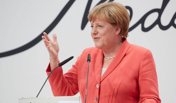 Chanceler da Alemanha, Angela Merkel, falou sobre o acordo de livre comércio e a livre circulação de pessoas na UE: “Podemos comprar produtos de outros países e os nossos jovens podem estudar em outros países. Podemos estar orgulhosos do nosso modelo social, muita gente mundo afora inveja isso. Nós vamos lutar pelo bloco, por uma União Europeia forte o suficiente para lidar com a saída do Reino Unido, e forte o suficiente para representar seus interesses diante do mundo”