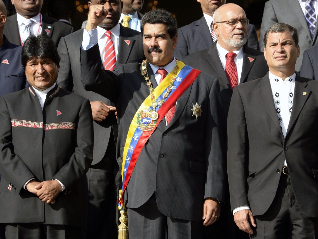 Governo venezuelano, de Nicolás Maduro, anunciou que congelará suas relações com o Brasil sob a gestão de Michel Temer; Cuba, de Raúl Castro, também definiu o processo de impeachment de Dilma Rousseff como um "golpe de estado parlamentar e judicial", mas não convocou embaixador nem cortou relações; já Mauricio Macri, da Argentina, e os Estados Unidos reconheceram o golpe como legítimo e declararam seu apoio a Temer