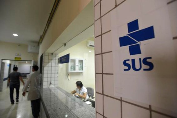 A Polícia Federal descobriu que verbas públicas do SUS-MA bancaram restaurante de luxo, especializado em venda de vinhos, em São Luís; segundo relatório da Operação Sermão dos Peixes, um cheque de R$ 15.482,55 com a assinatura de Benedito Silva Carvalho, um dos gestores da organização social Instituto Cidadania e Natureza (ICN), foi sacado da conta bancária da OS para pagar a casa de vinhos OAK by EXPAND; a operação apura o desvio de recursos públicos federais do Fundo Nacional de Saúde, destinados ao SUS-MA, durante a gestão de Ricardo Murad, cunhado da ex-governadora Roseana Sarney (PMDB), na Secretaria de Saúde do estado