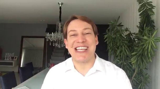 
O pastor Felipe Heiderich, acusado de pedofilia contra o enteado de 5 anos, foi solto nesta madrugada da Cadeia Pública José Frederico Marques (Bangu 10), no Complexo Penitenciário de Gericinó, em Bangu, na zona oeste do Rio; a liberação foi confirmada pela Secretaria de Estado de Administração Penitenciária (Seap); o  órgão informou ainda que o pastor, preso em casa, está em liberdade sem o uso de tornozeleira, mas a Seap não dispõe da tornozeleira, após o governo estadual ter interrompido o fornecimento por falta de pagamento à empresa contratada para o serviço
