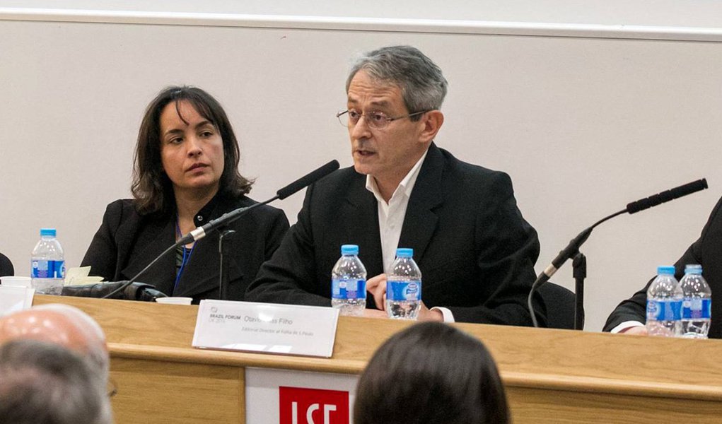 Jornalista Miguel do Rosário, editor do Cafezinho, mostra a reação furiosa do dono da Folha de S. Paulo ao ser questionado durante debate em Londres sobre relação da imprensa brasileira com o golpe em curso no Brasil; "Frias afirma com incrível cinismo, que foi 'pessoalmente' contra o impeachment. Ora, o seu jornal fez (e ainda faz) propaganda aberta pelo impeachment desde o primeiro dia de 2015, através de todo o tipo de artifício semiótico", diz Rosário; veja vídeo