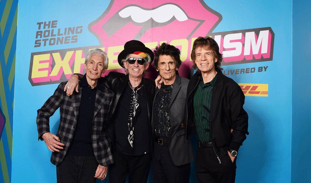 Banda anunciou que irá lançar seu primeiro disco de estúdio em mais de uma década em dezembro – covers de grandes artistas de blues norte-americanos que os levaram a abraçar a música;  Mick Jagger, Keith Richards, Ronnie Wood e Charlie Watts gravaram "Blue &amp; Lonesome" em dezembro passado em três dias nos estúdios British Grove, em Londres; disco tem canções de artistas cuja música os Stones interpretavam em seu início, como Howlin' Wolf, Willie Dixon, Jimmy Reed, Eddie Taylor e Little Walter