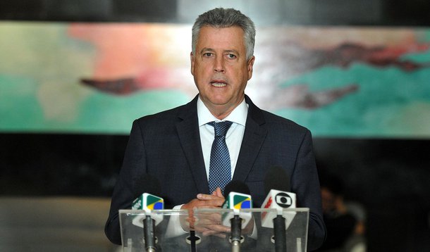 Por determinação do governador Rodrigo Rollemberg, todos os contratos de empresas com administrações regionais sob investigação da Polícia Civil do Distrito Federal serão auditados; as informações sobre a operação que apura a suspeita de fraude haviam sido apresentadas pelo delegado de Repressão aos Crimes Contra a Administração Pública, Alexandre Nicolau Linhares; os contratos em análise somam R$ 250 milhões; ao todo, 19 administrações regionais estão sendo investigadas; segundo o delegado, nenhum administrador do atual governo do DF está envolvido