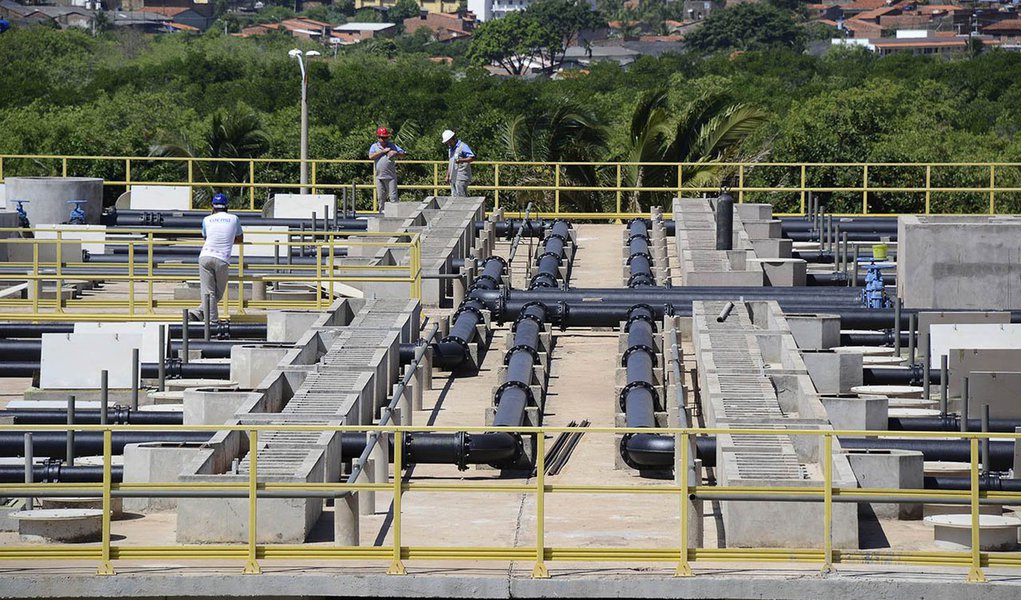 Ocupando uma área de 3,1 hectares e pronta para atender mais de 40 bairros da capital; aEstação de Tratamento de Esgoto Vinhais é o principal equipamento dentre os quatro grandes sistemas que a Caema está instalando na capital e vai tratar o esgoto produzido por cerca de 350 mil moradores; a ETE Vinhais está entre as maiores estações de tratamento de esgoto do Nordeste; quando finalizada, terá capacidade de tratar 1.200 litros de esgoto por segundo