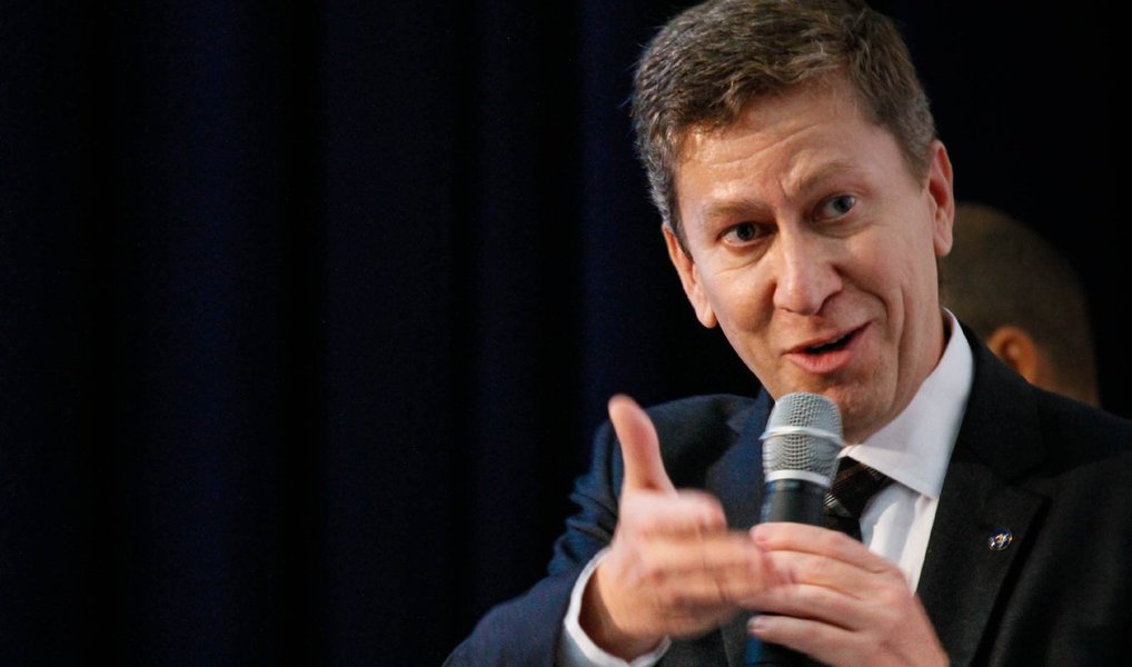 O presidente interino Michel Temer (PMDB) exonerou o presidente da Agência Nacional de Assistência Técnica e Extensão Rural, o engenheiro agrônomo Paulo Guilherme Cabral; a ação, assim como ocorreu na EBC, não poderia ter sido realizada, uma vez que o cargo é ocupado por um dirigente eleito para exercer um mandato; "É uma clara violação aos limites legais de atuação do Poder Executivo Federal e um fator gerador de graves descontinuidades na implementação da Agência", disse o presidente exonerado