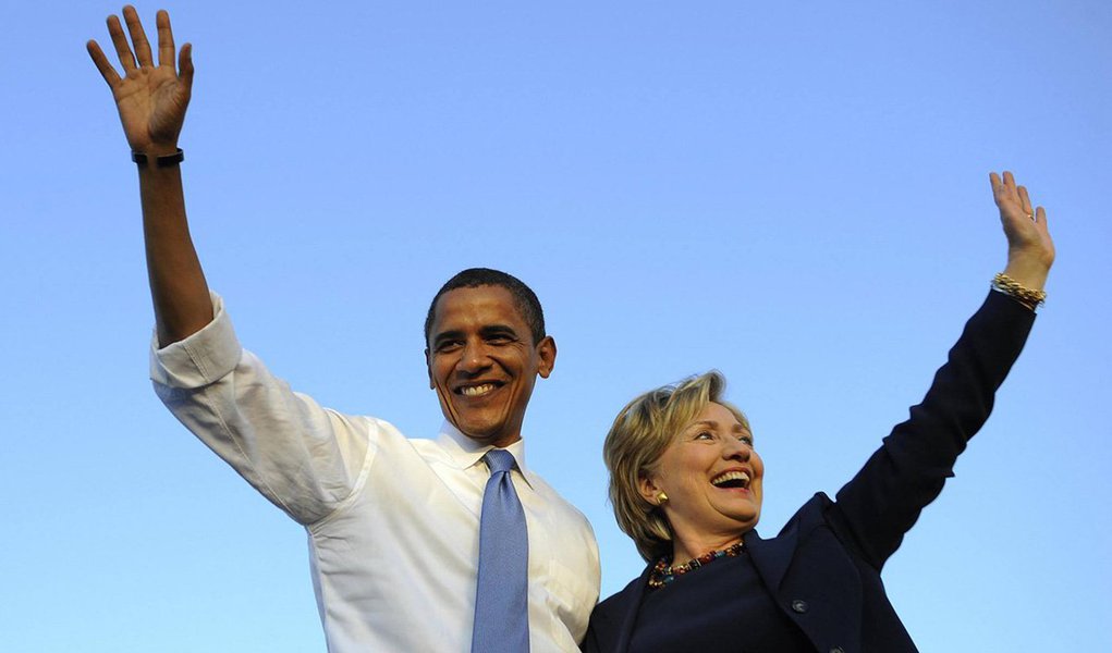 Provável candidata democrata à presidência dos EUA, Hillary Clinton, agradeceu nesta quinta-feira 9 o apoio do presidente Barack Obama; "É absolutamente uma alegria e uma honra que o presidente Obama e eu, ao longo dos anos, tenhamos passado de competidores ferrenhos para verdadeiros amigos", disse Hillary; ex-secretária de Estado prometeu tomar medidas para aumentar o controle sobre Wall Street; adversário de Hillary, Bernie Sanders parabenizou Hillary; "Estou ansioso para encontrá-la no futuro próximo para ver como podemos trabalhar juntos para derrotar Donald Trump e criar um governo que representa todos nós e não apenas o 1%", disse ele