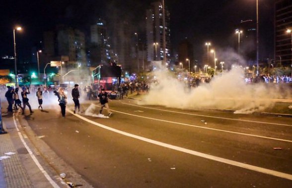 A segurança pública se subordina à ideologia de segurança nacional. As forças armadas e policiais historicamente agem juntas quando o assunto é repressão ao "inimigo interno", aos movimentos sociais que lutam por direitos, por igualdade, pela cidadania e pela democracia