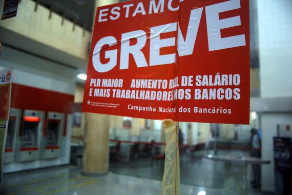 E na primeira campanha nacional dos bancários pós-golpe, que aponta para a volta do neoliberalismo, os bancos já apresentam uma proposta extremamente ruim, que não repõe a inflação e retoma a política de abonos