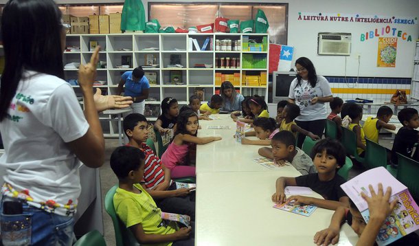 O Governo do Estado nomeou mais 28 candidatos aprovados em cadastro de reserva no Concurso Público para Professor do Estado; os aprovados integrarão o Quadro Permanente da Secretaria de Estado da Educação do Maranhão (Seduc) e serão lotados nas unidades de ensino da Rede Estadual; ao todo, 219 professores aprovados em cadastro já foram convocados, conforme determinação do governador Flávio Dino; os 28 aprovados são das disciplinas de Língua Estrangeira – Espanhol (11), Geografia (5), Arte (1), História (4), Biologia (5) e Sociologia (2)