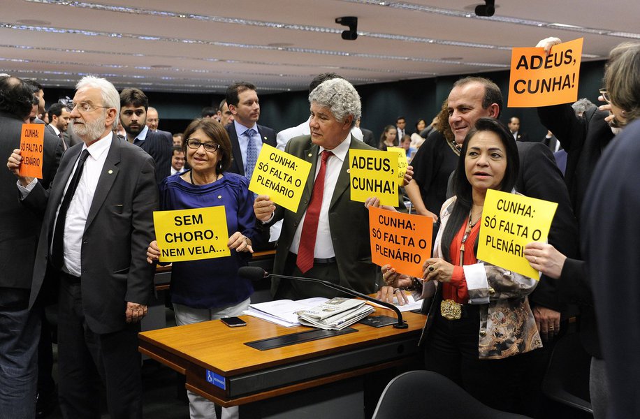 Após derrota na Comissão de Constituição e Justiça, que rejeitou seu recurso por 48 votos a 12, o ex-presidente da Câmara Eduardo Cunha disse que irá recorrer ao Supremo Tribunal Federal antes que o processo de cassação contra seu mandato seja votado no plenário da Câmara; de acordo com o novo presidente da Casa, Rodrigo Maia, a votação deve ocorrer no início de agosto, após o recesso