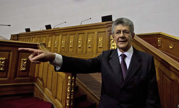 O presidente da Assembleia Nacional da Venezuela acusou o governo do presidente Nicolas Maduro de impedir que parlamentares acessem a ilha de Margarita para participar de uma sessão simultânea ao encontro do Movimento dos Países Não-Alinhados que ocorre na próxima semana; "O governo proibiu transporte para nós, seja aéreo ou marítimo", disse Henry Ramos, em meio à crescente controvérsia a respeito do encontro do bloco de 120 nações, a maioria delas países em desenvolvimento, entre os dias 13 e 18 próximos