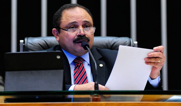 Pedido de expulsão do partido é motivado pela decisão do presidente interino da Câmara de anular a sessão que aprovou o processo de impeachment da presidente Dilma Rousseff em abril desse ano; os dirigentes do PP também ficaram contrariados com o voto de Maranhão contra o afastamento de Dilma, mesmo com o partido tendo fechado questão a favor do impeachment