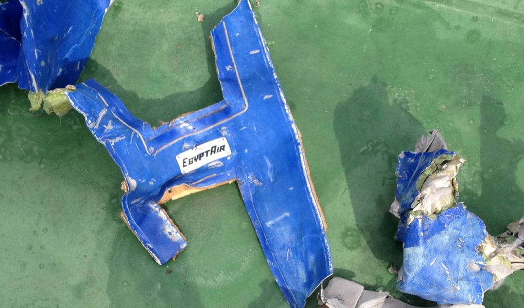Um comitê do Egito que investiga a queda do voo MS804 no mês passado no mar Mediterrâneo fez o anúncio um dia depois de equipes de busca terem encontrado o gravador de voz da cabine, um progresso para os investigadores que tentam explicar o motivo do acidente com a aeronave, que matou todas as 66 pessoas a bordo