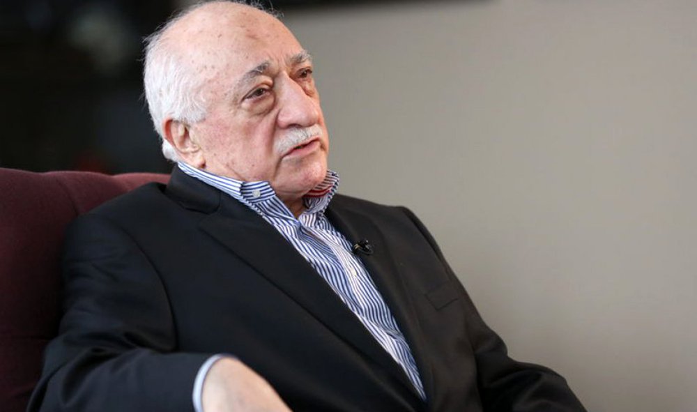 A Turquia solicitou formalmente aos EUA a extradição do clérigo Fethullah Gulen; segundo o primeiro-ministro turco Binali Yildirim, Ancara poderá "reconsiderar" suas relações amistosas com os EUA se Washington se recusar a extraditar o clérigo muçulmano, quem, segundo o presidente turco Recepp Tayyip Erdogan, teria orquestrado a tentativa de golpe militar na Turquia,; Gulen nega sua suposta ligação com a tentativa de golpe