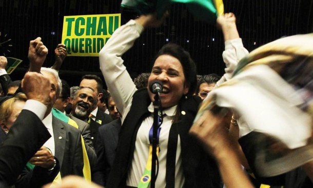 Deputada Raquel Diniz (PSD-MG), que viu o marido ser preso após homenageá-lo, passa a ser investigada pelo STF