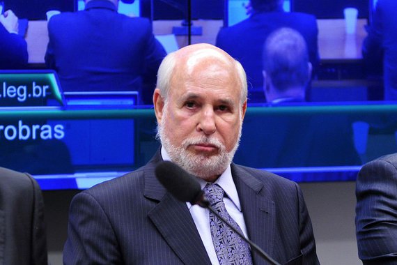 A Justiça Federal determinou ontem a devolução de R$ 145,6 milhões à Petrobras, referentes a valores repatriados ao Brasil de contas na Suíça controladas por Julio Faerman, ex-representante da empresa holandesa SBM Offshore no Brasil; segundo a Petrobras, Faerman fechou acordo de delação premiada com o Ministério Público Federal no Rio de Janeiro e é acusado de operar propinas em contratos da estatal desde 1997, durante o governo FHC