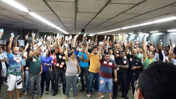 A categoria pede a reposição da inflação anual na data base (9%) e convocação de aprovados em concurso público; de acordo com o sindicato da categoria, há déficit de cerca de 800 funcionários; o quadro atualmente tem 1,2 mil servidores; o salário inicial de um agente de segurança da empresa é de R$ 2,9 mil, o mais baixo da empresa; o maior salário inicial é o de engenheiro – R$ 6 mil