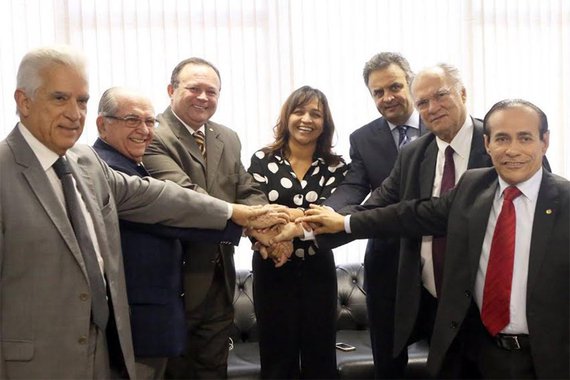 A opção das executivas estadual e municipal do PSDB em declarar apoio à pré-candidatura da deputada Eliziane Gama abriu dissidência no ninho dos tucanos; setores do partido que defendiam o lançamento de candidatura própria ameaçam cruzar os braços e se manter indiferente à decisão do partido em disputar a sucessão na capital coligado com a representante do PPS; o ex-vereador Chico Viana já havia usado as redes sociais para se manifestar contra a decisão e anunciou que vai levar seu nome para ser apreciado na convenção da legenda tucana