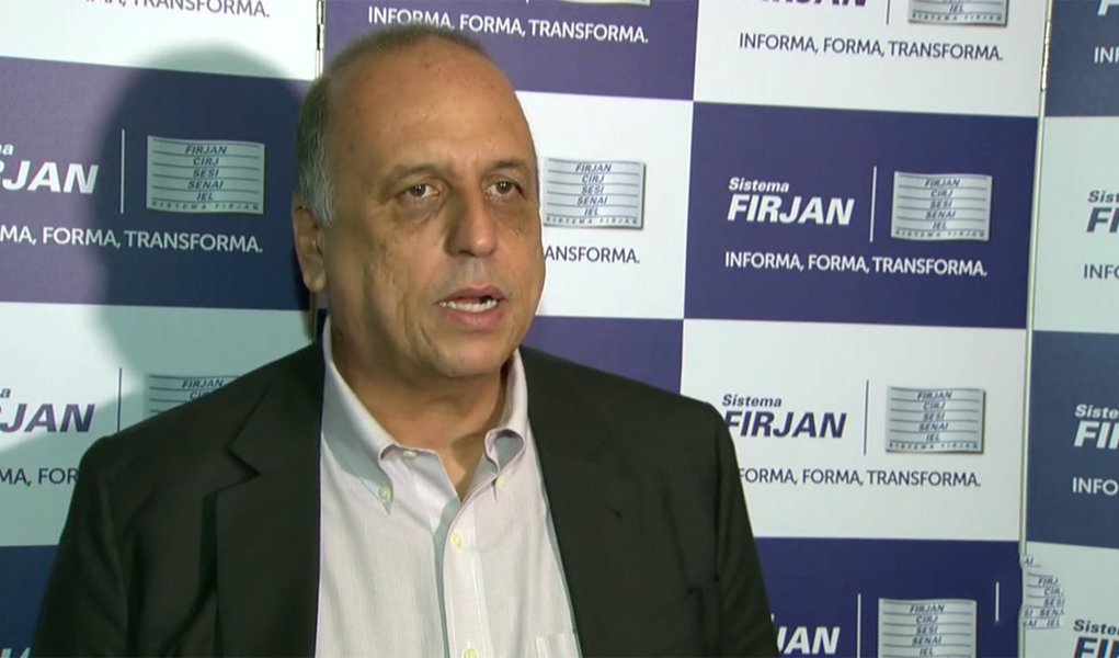 O governador do Rio de Janeiro, Luiz Fernando Pezão, afirmou que vai continuar concedendo benefícios fiscais enquanto estiver no cargo; ele disse não ter intenção de cortar salários e que não sabe se o décimo terceiro sairá; "Não foi pela isenção que foi dada às empresas que aconteceu a crise do Estado. Se o Estado tem erros nossos, vamos corrigir os nossos erros. Não é pela atração de empresas de investimentos", assegurou, durante seminário sobre infraestrutura na Firjan