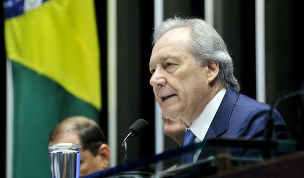 Questões de ordem pediam a suspensão do processo de impeachment para esperar os resultados da delação do empresário Marcelo Odebrecht no âmbito da Operação Lava Jato, que envolve o presidente interino, Michel Temer; "Indefiro as questões de ordem 1 e 2 por tratarem de fatos estranhos ao presente processo. Não é possível suspender o feito com fundamento nestes argumentos", afirmou o presidente do STF; sessão foi suspensa por uma hora, quando começarão os debates