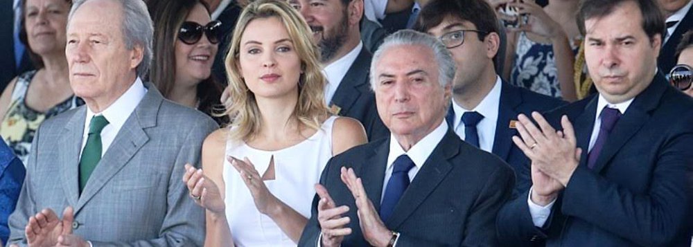 "Não há sinal de que o 'Fora Temer' irá arrefecer. Nos próximos dias entrarão na pauta do Senado os temas fiscais, o avanço nos direitos dos aposentados a seco, sem negociação. Além disso, a mera presença de pessoas como Geddel e Padilha falando em nome do governo – ao lado de Temer – é um estímulo diário à revolta e indignação da opinião pública. É vergonhoso! Não há outro termo. É de dar ânsia de vômito! O 'Fora Temer' está vindo acompanhado de um desnudamento gradativo das artimanhas do golpe", escreve o jornalista