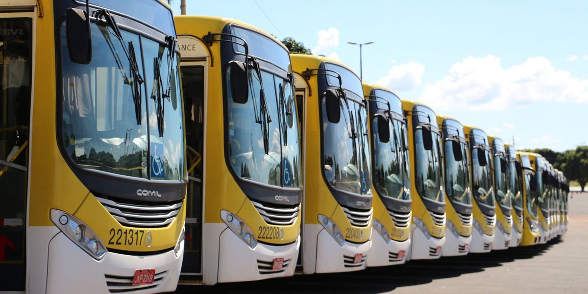 O Sindicato dos Rodoviários do Distrito Federal e os empresários do transporte coletivo entraram em acordo neste domingo sobre o reajuste salarial da categoria; os rodoviários terão reajuste de 10% no salário e de 11% no tíquete-alimentação, na cesta básica e no plano de saúde, além de 30% no plano odontológico; os reajustes são retroativos a maio; as demais cláusulas do acordo anterior serão mantidas; os trabalhadores estavam com indicativo de greve para esta segunda-feira (4), mas com o acordo, os ônibus circularão normalmente