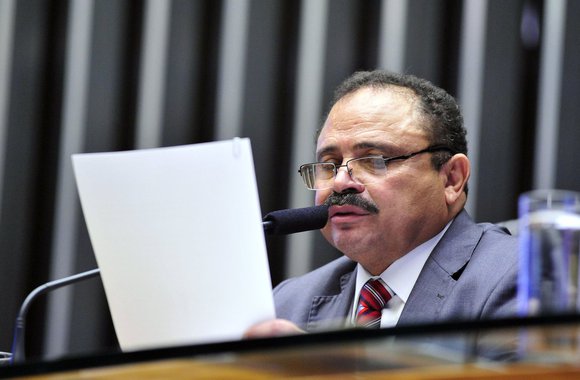 Ato de convocação foi lido nesta tarde no plenário pelo presidente interino, Waldir Maranhão (PP-MA); os deputados interessados poderão registrar suas candidaturas junto à Secretaria-Geral da Mesa até o meio-dia dessa data; a eleição será secreta e o novo presidente será eleito em primeiro turno caso obtenha a maioria absoluta dos votos, ou seja, se estiverem presentes 257 deputados, são necessários os votos de pelo menos 129 parlamentares