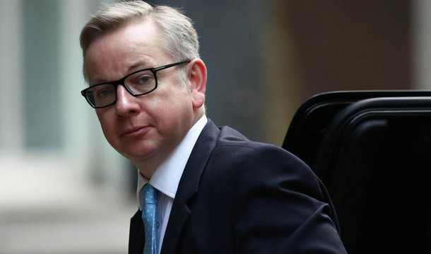 Secretário britânico da Justiça, Michael Gove anunciou nesta quinta-feira, 30, que tentará suceder David Cameron como líder conservador e primeiro-ministro; "Disse reiteradamente que não queria ser primeiro-ministro. Essa sempre foi minha opinião. Mas os acontecimentos desde a última quinta-feira tiveram um grande peso", disse Gove, um dos líderes pró-Brexit; declaração ocorreu no mesmo dia em que o ex-prefeito de Londres Boris Johnson anunciou que não disputará o cargo de primeiro-ministro; nesta quinta-feira, a ministra do Interior, Theresa May, oficializou também sua candidatura