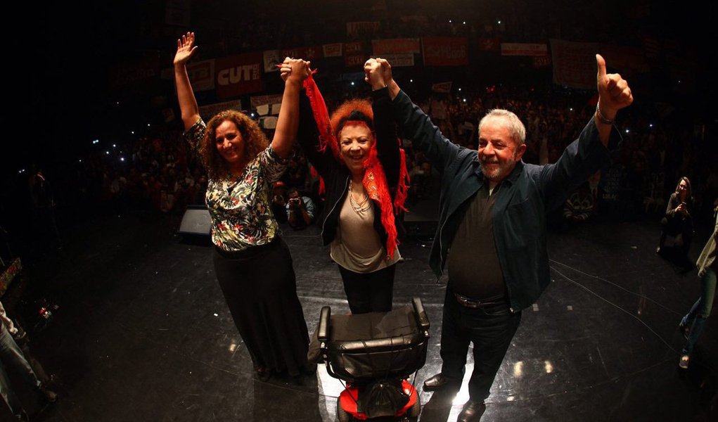 Segundo as pesquisas registradas no TRE-RJ pelos institutos GPP e GERP, a deputada Jandira Feghali, do PCdoB, teria entre 9% e 8% das intenções de voto, atrás apenas do senador Crivella (PRB/RJ); no próximo domingo 24, o PCdoB oficializa a candidatura da parlamentar em convenção no Sindicato dos Metalúrgicos