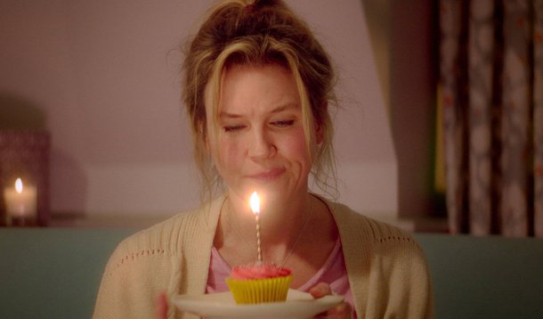 Vencedora de um Oscar, a atriz Renée Zellweger voltou a usar seu sotaque britânico para viver a atrapalhada londrina Bridget Jones no terceiro filme da franquia da amada personagem, agora na casa dos 40 anos, solteira novamente, mas inesperadamente grávida