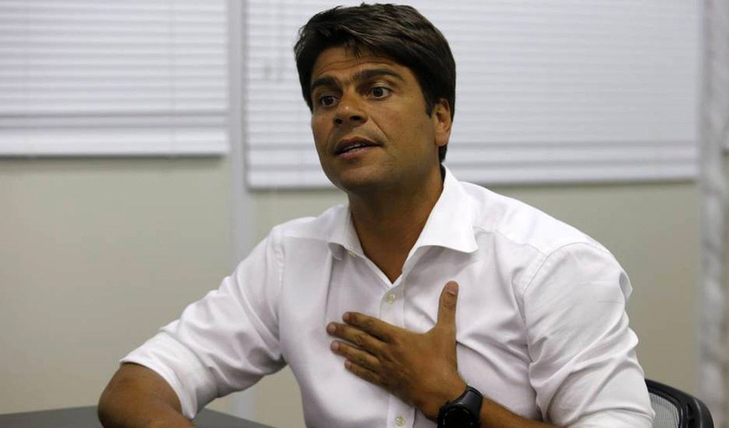 O delegado Luciano Soares Leiro, da Polícia Federal de Brasília, sugeriu à Procuradoria Geral da República que arquive o inquérito no qual o deputado federal Pedro Paulo Carvalho (PMDB), pré-candidato à prefeitura do Rio, é acusado de agredir a ex-mulher; na avaliação do delegado, não é possível afirmar se Pedro Paulo agrediu a empresária Alexandra Mendes Marcondes durante uma discussão ocorrida em fevereiro de 2010