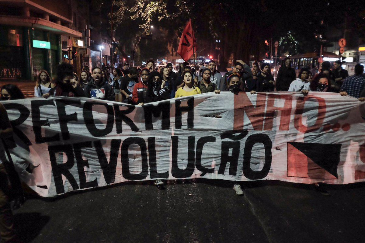 O movimento dos estudantes secundaristas paranaenses realmente está sendo exemplo de resistência não só à PEC 241, mas principalmente à medida provisória de reforma do Ensino Médio. Eu fico bem orgulhosa com isso