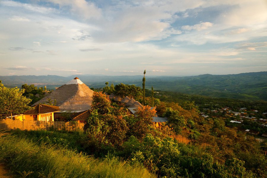 Um terremoto de magnitude 6 na Escala Richter foi sentido neste sábado a 54 quilômetros a nordeste da cidade de Nueva Cajamarca, distrito da província de Rioja, com cerca de 45 mil habitantes, na região amazônica peruana de San Martin; o primeiro relatório do Instituto Geofísico do Peru (IGP) indica que o tremor ocorreu por volta das 5 horas com uma profundidade de 146 quilômetros