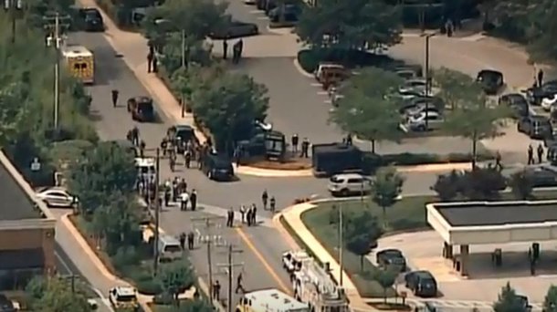 Cinco pessoas morreram e várias ficaram gravemente feridas devido a um tiroteio que aconteceu hoje (28) no Capital Gazette, um jornal diário em Annapolis, no estado de Maryland; a confirmação sobre o número de vítimas foi divulgada no fim da tarde pela polícia local