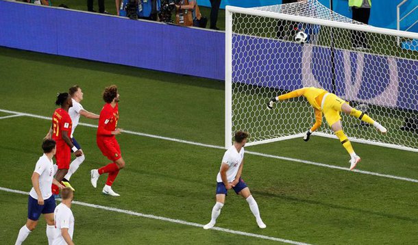Em clima de amistoso, a Bélgica venceu a Inglaterra por 1 x 0 em Kaliningrado. Com as duas seleções já classificadas, o resultado não provocou euforia de um lado ou tristeza de outro. A vitória belga deixou o país em primeiro no Grupo G. Nas oitavas de fnal. a Bélgica pega o Japão e a Inglaterra, a Colômbia