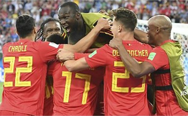 Três seleções foram as melhores na fase de grupos: Bélgica, Uruguai e Croácia, as únicas a vencer as três primeiras partidas, das 32 participantes; a Bélgica lembra o Brasil de 1982; na segunda, a seleção brasileira enfrentará o time de um novo país, que nascerá nas urnas domingo, quando seu povo elegerá o "Lula mexicano" à Presidência; é o que escreve Mauro Lopes em sua crônica da Copa 2018 