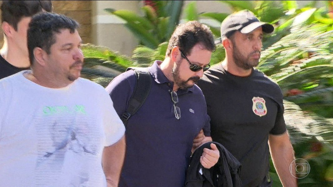 O ex-secretário de Obras da gestão passada do Rio de Janeiro Alexandre Pinto teve a suspeita de recebimento de propina confirmada por testemunhas de acusação ligadas a empreiteiras. Os pagamentos eram, principalmente, referentes à construção de parte do corredor de ônibus Transcarioca e ao sistema de despoluição das lagoas de Jacarepaguá, exigências para os Jogos Olímpicos