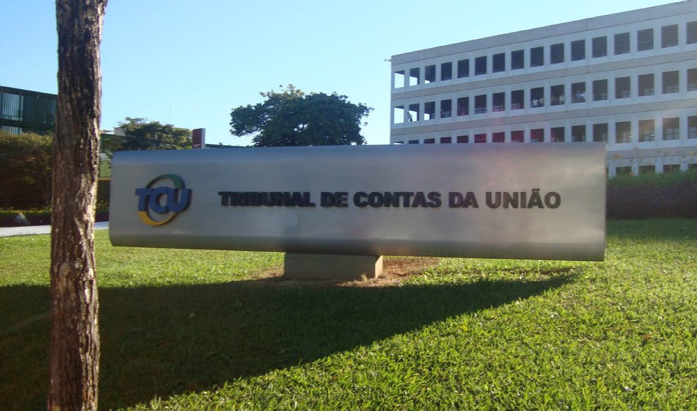 Desse montante, R$ 2,816 bilhões vão para funções e R$ 655,9 mil para cargos comissionados; as funções de confiança só podem ser exercidas por servidores, enquanto os cargos comissionados são de livre provimento; o levantamento foi feito pela Secretaria de Fiscalização de Pessoal do TCU e abrangeu 278 órgãos do Executivo, Legislativo e Judiciário, incluindo estatais, autarquias e fundações