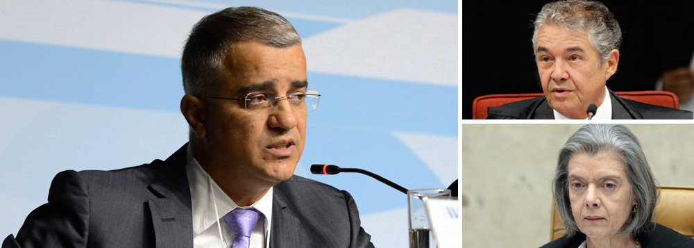 O jornalista Kennedy Alencar afirma que a manipulação de pauta ficou evidente na ação de Cármen Lúcia, ao postergar a votação sobre segunda instância, e dá razão ao reclame de Marco Aurélio: “ele tem razão; Cármen Lúcia ajudou os senadores Aécio Neves (PSDB) e Renan Calheiros (MDB) ao pautar determinados processos”