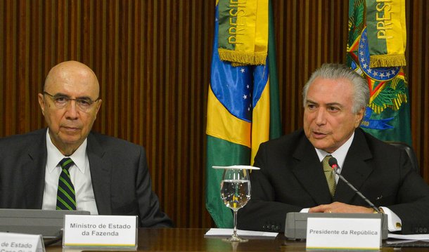 A ideia da equipe econômica golpista é submergir, ou seja, aprofundar a crise com cortes no orçamento público e, essencialmente, em programas sociais. Quem sobreviverá? A sociedade idealizada pelos golpistas é a sociedade da exclusão, da competição sem limites e pudores. É isto que está em forte construção!