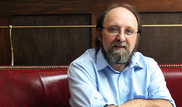 O cientista mais importante do Brasil, Miguel Nicolelis, avalia, em entrevista exclusiva ao jornalista Alex Solnik, que o presidente interino Michel Temer é um fantoche nas mãos de dois grupos: "a ala de gângsters que quer escapar da Lava Lato" e ainda "o grupo que pretende destruir a soberania nacional"; ele diz que a ciência brasileira está ameaçada e critica duramente as medidas que estão sendo tomadas por um governo provisório, que vão na direção contrária ao que a população escolheu nas urnas; “um governo que era para ser interino, num período de transição, não poderia estar tomando a magnitude das decisões que está tomando sem ter uma legitimidade eleitoral”; leia a íntegra