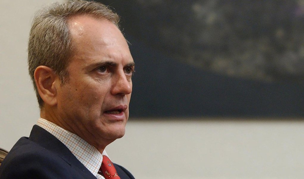 O Superior Tribunal de Justiça (STJ) negou o pedido de anulação de todos os processos criminais relacionados à operação Caixa de Pandora, que revelou o suposto esquema de corrupção no governo do Distrito Federal conhecido como mensalão do DE; o recurso do ex-vice-governador do DF Paulo Octavio foi rejeitado por unanimidade pelos cinco desembargadores da Quinta Turma; se acordo com o STJ, a defesa do político alegava que o desmembramento das denúncias de todos os acusados era ilegal e violava o direito de defesa