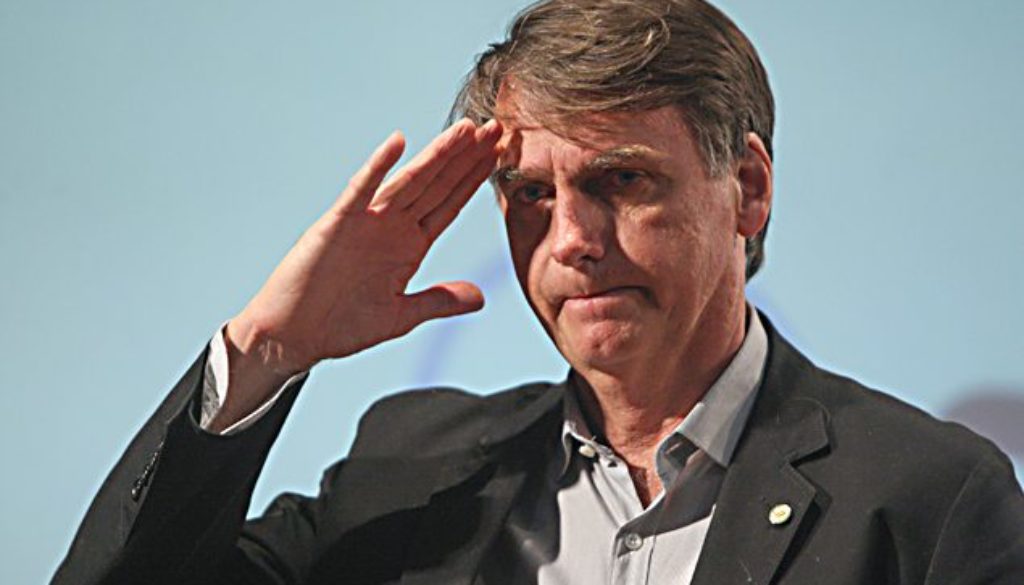 O pré-candidato do PSL, Jair Bolsonaro, também estará hoje em Fortaleza. Bolsonaro desembarca na capital cearense por volta de meio-dia e participa de um evento restrito a apoiadores, no Hotel Praia Centro, às 19 horas
