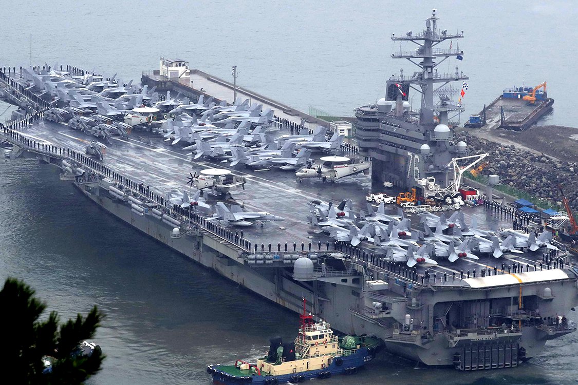 O porta-aviões estadunidense USS Ronald Reagan realiza uma visita às Filipinas em meio à crescente tensão na região do mar do sul da China
