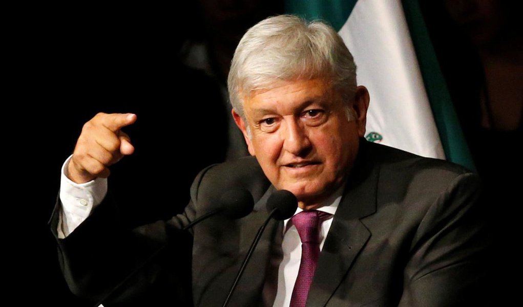 O professor da USP Adrian Gurza analisa as eleições presidenciais do México, marcada para ocorrer no próximo domingo (1); Ele acredita que o representante da esquerda Andrés Manuel López Obrador, que lidera a disputa, será mais nacionalista com interesses mexicanos, caso Obrador vença o pleito; assista a íntegra da entrevista 