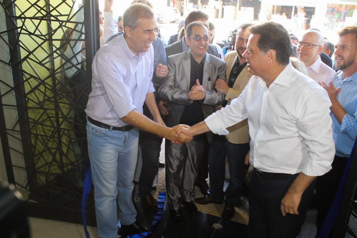 O governador José Eliton entregou à população goiana o Centro Estadual de Atenção ao Diabetes (Cead), o primeiro no País, na manhã desta quarta-feira (27), em Goiânia;  o governo investiu R$ 1,5 milhão no Cead e arcará com mais R$ 400 mil mensais em custeio; o vereador goianiense Jorge Kajuru, portador de diabetes, lutou para que o Centro Estadual de Atenção ao Diabetes fosse realidade em Goiás; ele testemunhou que “essa data representa a maior alegria” de seus 57 anos de idade