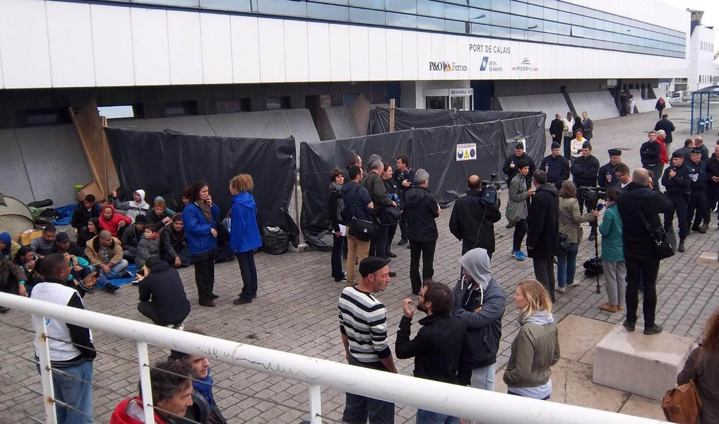 igração para a Grã-Bretanha no ano passado atingiu seu segundo maior nível desde que os registros começaram a ser realizados; de acordo com o National Bureau of Statistics, em seu último relatório antes da votação sobre a permanência da Grã-Bretanha na UE, prevista para 23 junho, apontou que a migração líquida atingiu 333 mil pessoas em 2015, o segundo nível mais alto em um período de 12 meses desde 1975